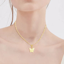 Laden Sie das Bild in den Galerie-Viewer. Women's Acrylic Color Butterfly Pendant Necklace