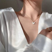 Laden Sie das Bild in den Galerie-Viewer. Women's Acrylic Color Butterfly Pendant Necklace