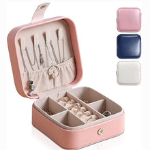 Laden Sie das Bild in den Galerie-Viewer. Small Travel Leather Jewelry Storage Box