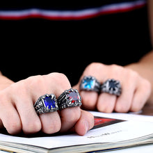 Lataa kuva Galleria-katseluun, Men's Vintage Crystal Dragon Claw Ring