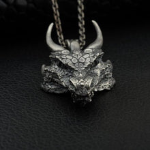 Laden Sie das Bild in den Galerie-Viewer. 3D DRAGON HEAD PENDANT