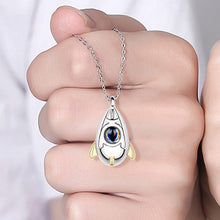 Laden Sie das Bild in den Galerie-Viewer. 2 PCS Spaceman Couple Necklace 100 Languages "I Love You "