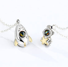 Laden Sie das Bild in den Galerie-Viewer. 2 PCS Spaceman Couple Necklace 100 Languages "I Love You "