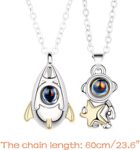 Laden Sie das Bild in den Galerie-Viewer. 2 PCS Spaceman Couple Necklace 100 Languages "I Love You "