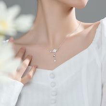 Lataa kuva Galleria-katseluun, Cute Crystal Cherry Blossom Necklace For Women And Girls