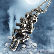 Laden Sie das Bild in den Galerie-Viewer. The Eternal Embrace Necklace-Show Your love