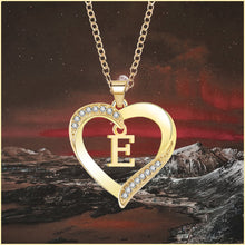 Cargar imagen en el visor de la galería, Personalized 26 Letter Female Heart Pendant Necklace