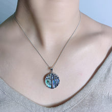 Lataa kuva Galleria-katseluun, Natural Shell Tree of Life Necklace