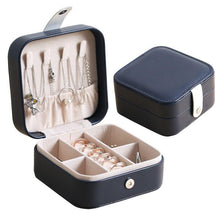Laden Sie das Bild in den Galerie-Viewer. Small Travel Leather Jewelry Storage Box