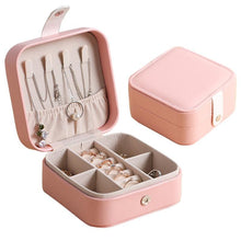 Laden Sie das Bild in den Galerie-Viewer. Small Travel Leather Jewelry Storage Box