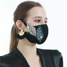 Cargar imagen en el visor de la galería, Reusable 3D Leaf Design Comfortable Face Mask