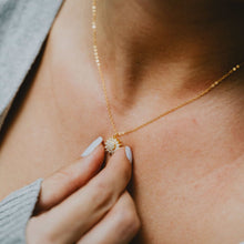 Cargar imagen en el visor de la galería, 925 Sterling Silver Womens Rotatable Sunflower Necklace