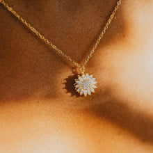 Cargar imagen en el visor de la galería, 925 Sterling Silver Womens Rotatable Sunflower Necklace